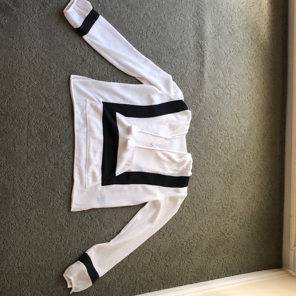 White and black blouse - Picture 2 of 4